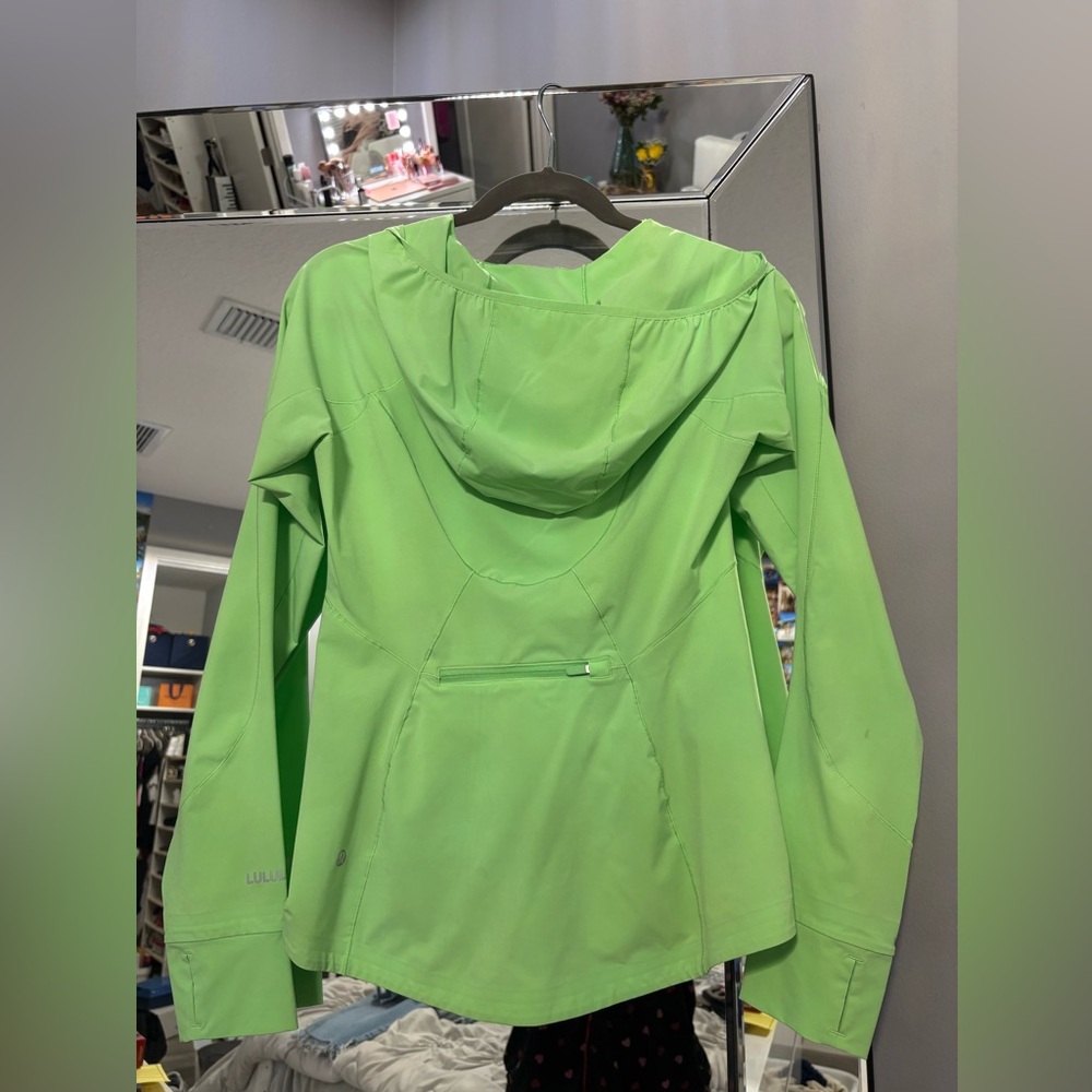 Lululemon thin material jacket - Picture 4 of 5